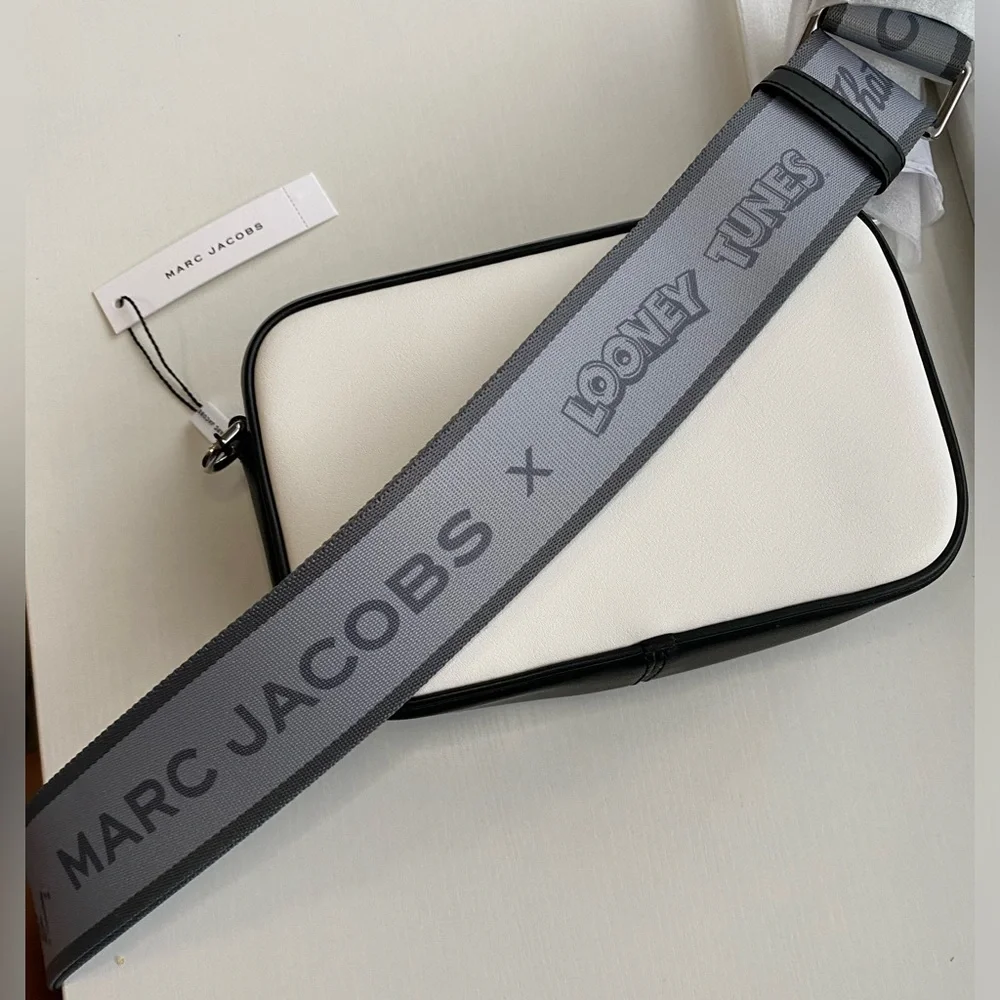 NWT Marc Jacobs Looney toons Bugs Bunny Camera Bag Crossbody - Picture 4 of 8